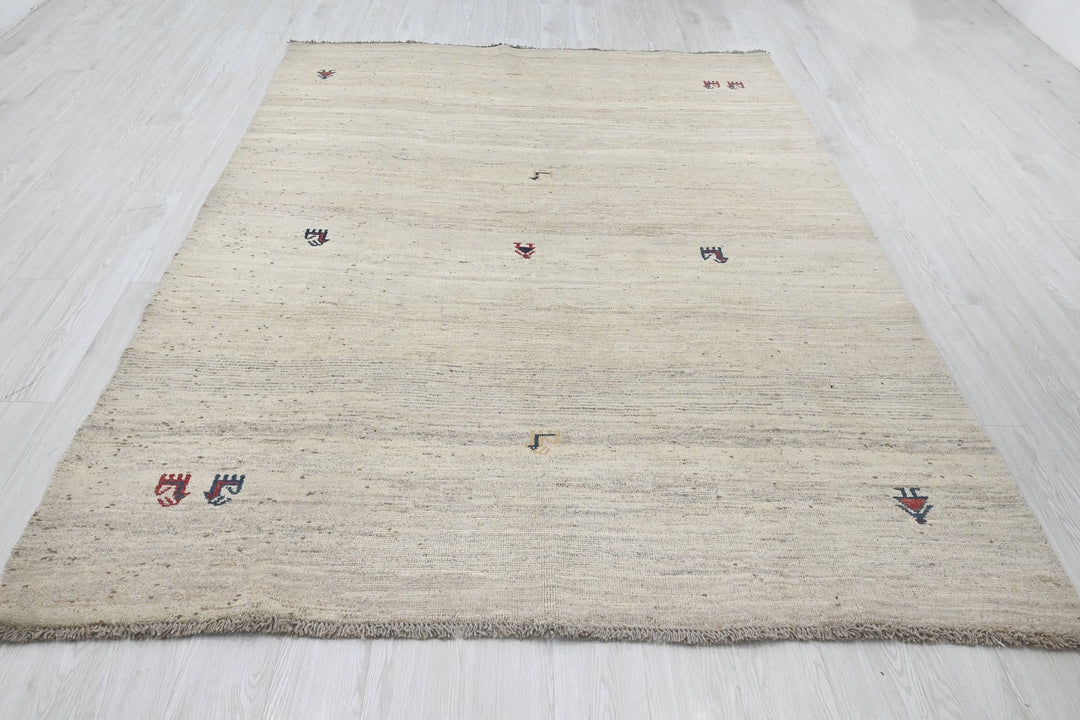 white Medium rug 6' 5" x 8' 10"