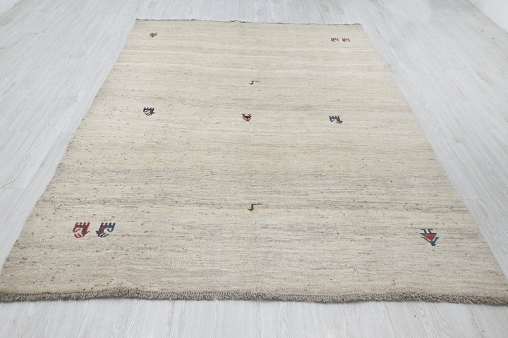 white Medium rug 6' 5" x 8' 10"