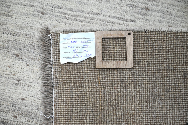 white Medium rug 6' 5" x 8' 10"
