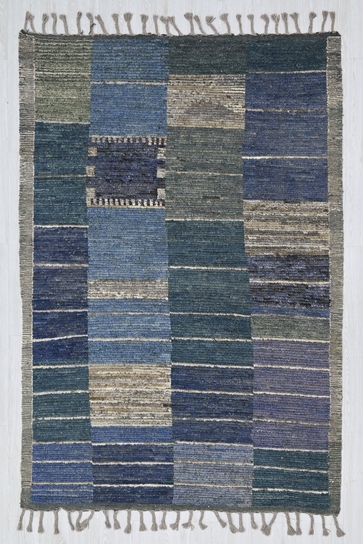 blue Medium rug 5' 2" x 7' 8"
