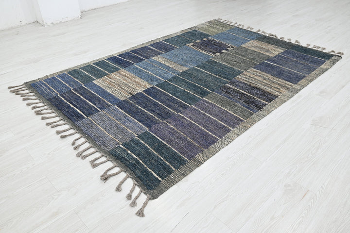 blue Medium rug 5' 2" x 7' 8"