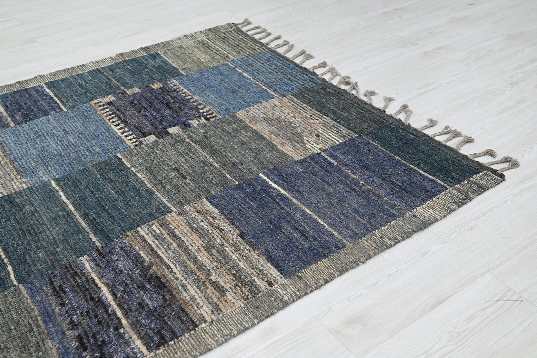 blue Medium rug 5' 2" x 7' 8"