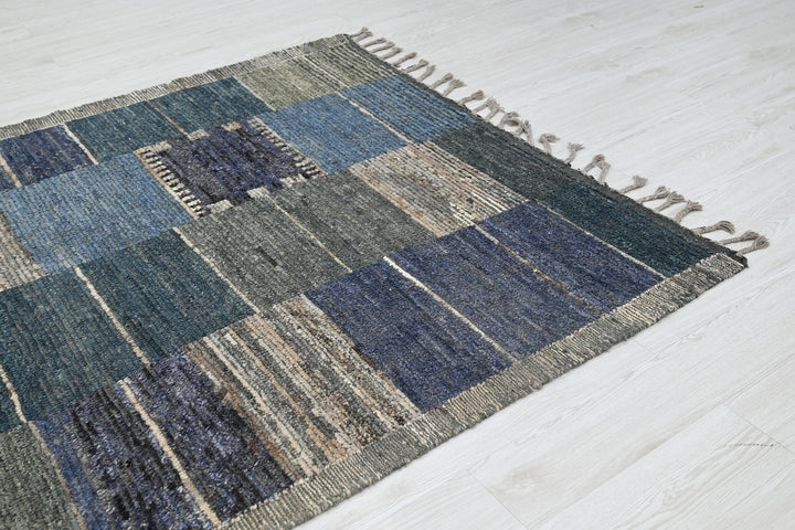 blue Medium rug 5' 2" x 7' 8"