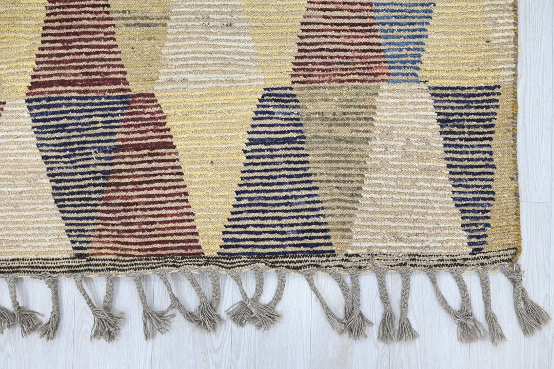 yellow Large rug 6' 11" x 9' 5"
