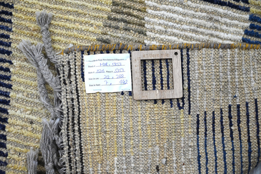 yellow Large rug 6' 11" x 9' 5"