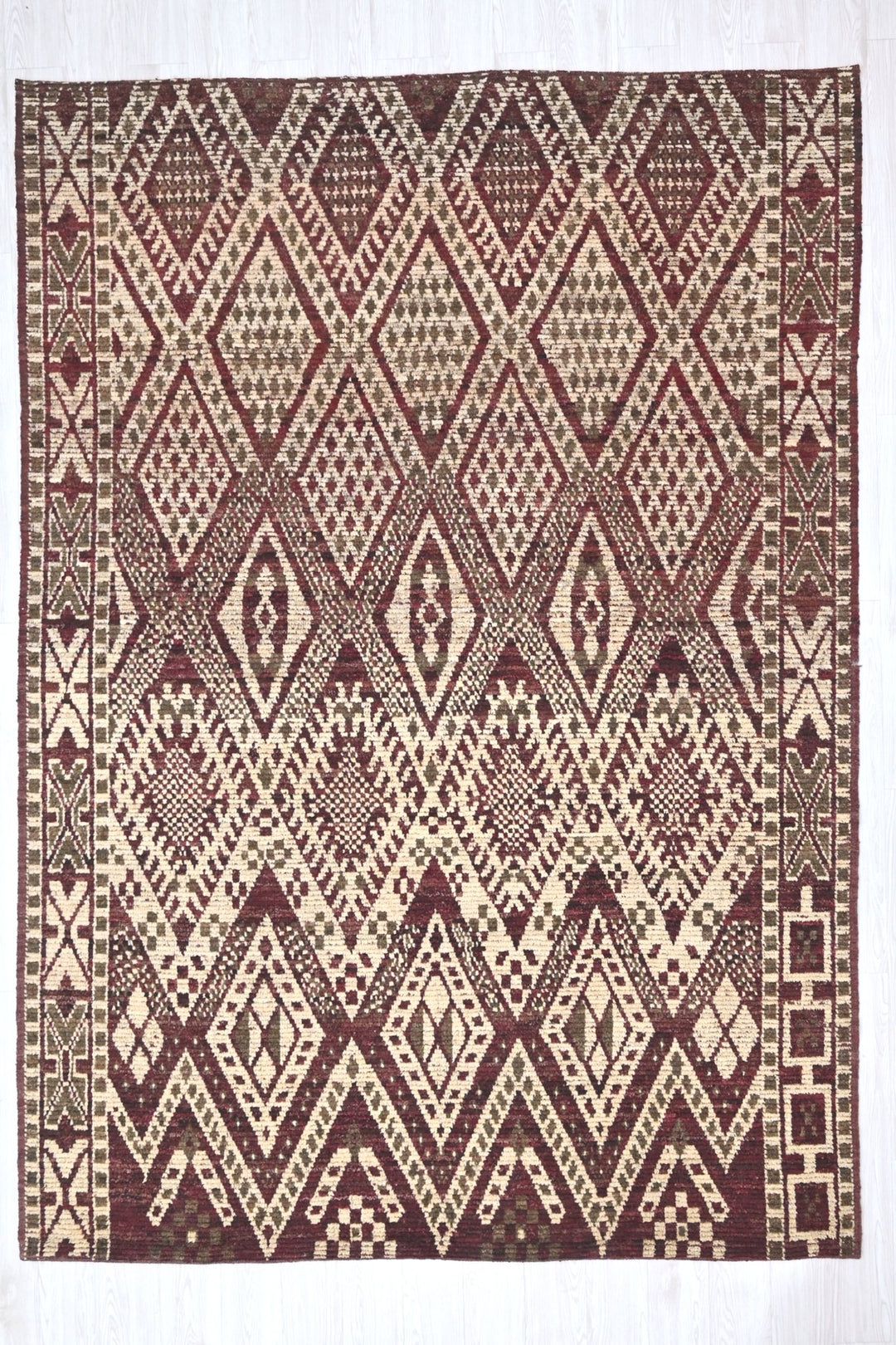 brown Large rug 6' 9" x 9' 6"