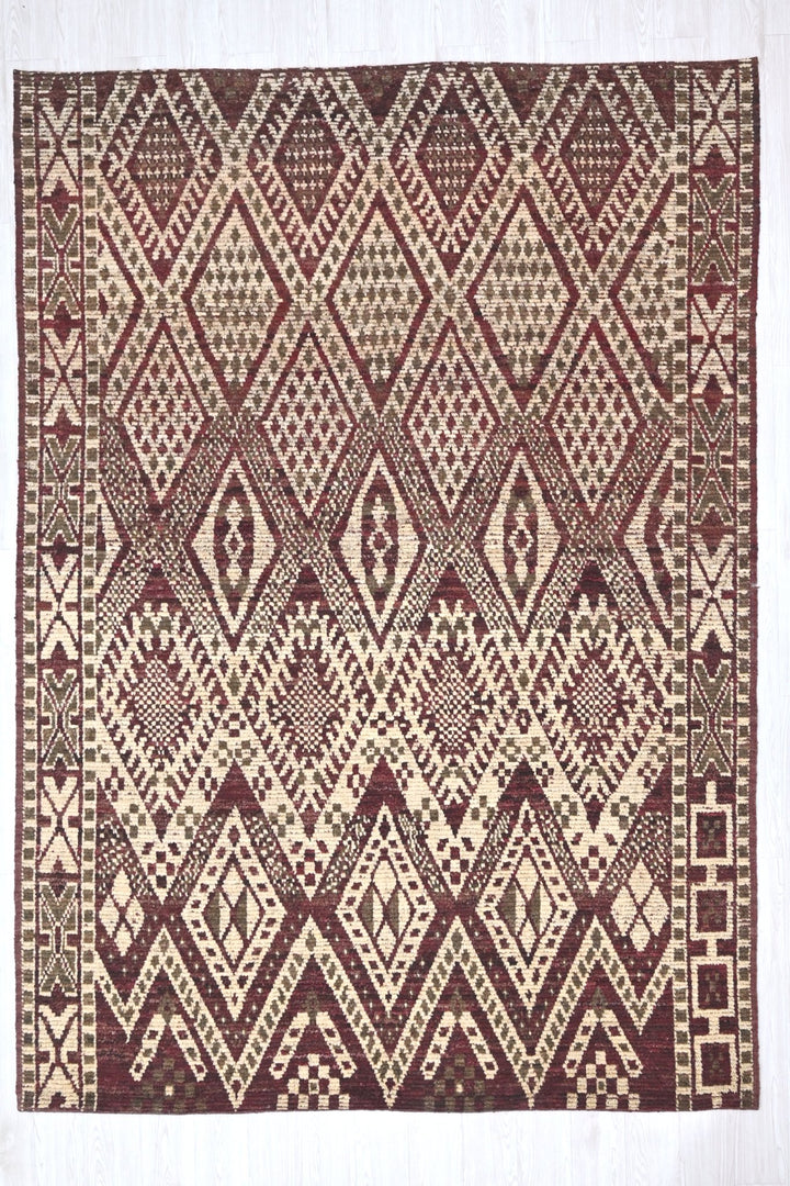 brown Large rug 6' 9" x 9' 6"