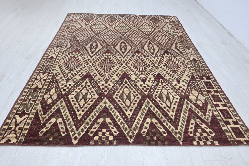 brown Large rug 6' 9" x 9' 6"