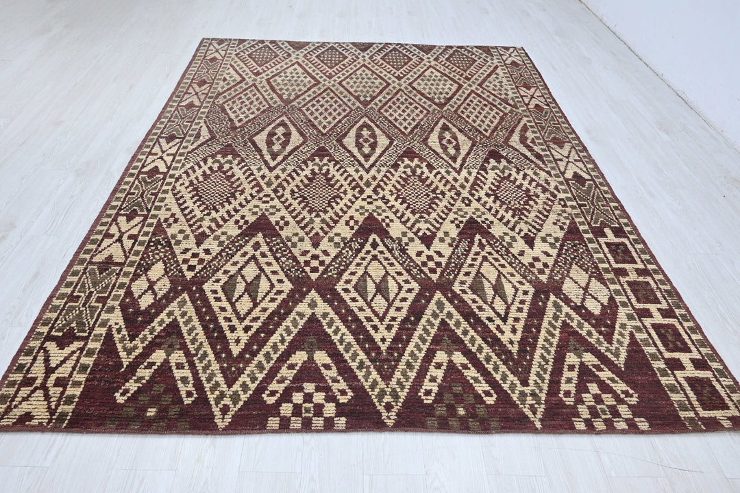 brown Large rug 6' 9" x 9' 6"