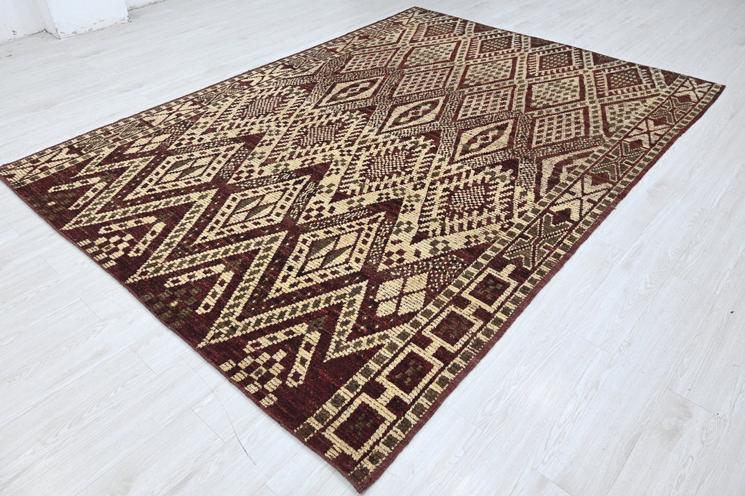 brown Large rug 6' 9" x 9' 6"