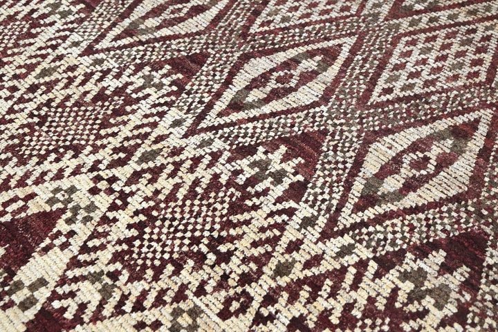 brown Large rug 6' 9" x 9' 6"