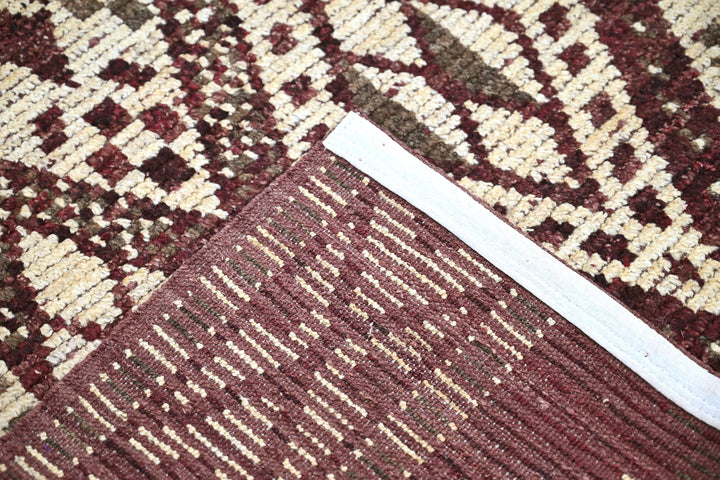 brown Large rug 6' 9" x 9' 6"