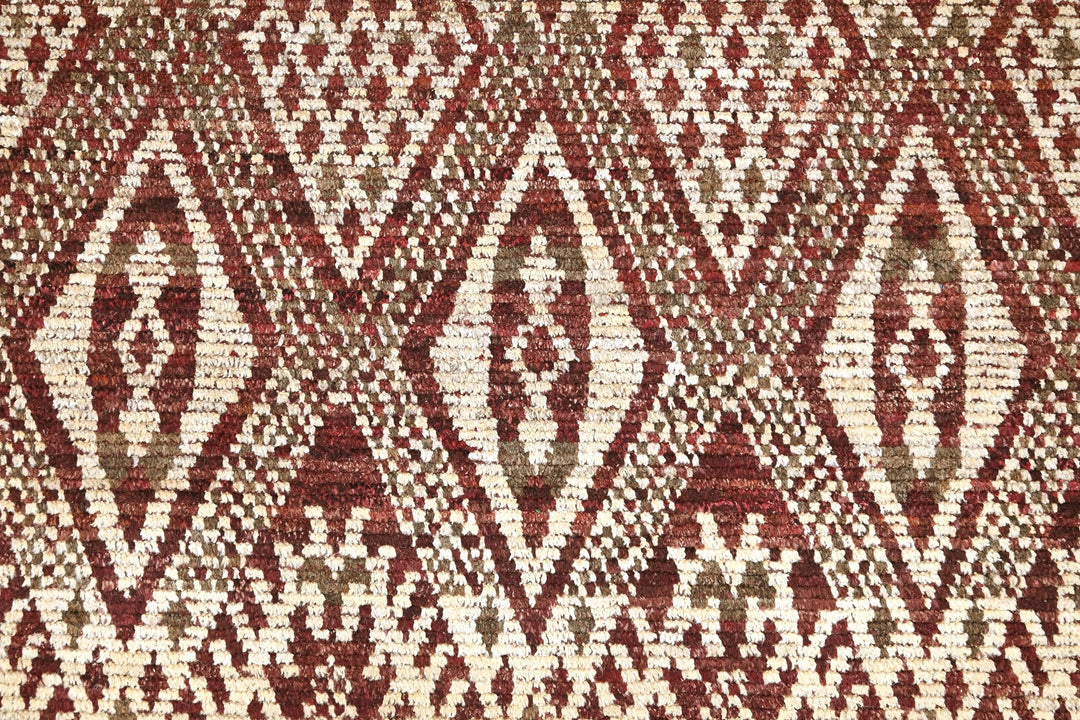 brown Large rug 6' 9" x 9' 6"