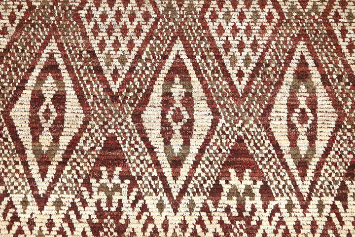 brown Large rug 6' 9" x 9' 6"