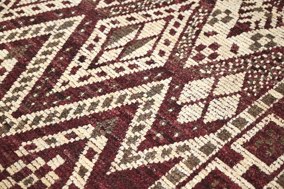 brown Large rug 6' 9" x 9' 6"