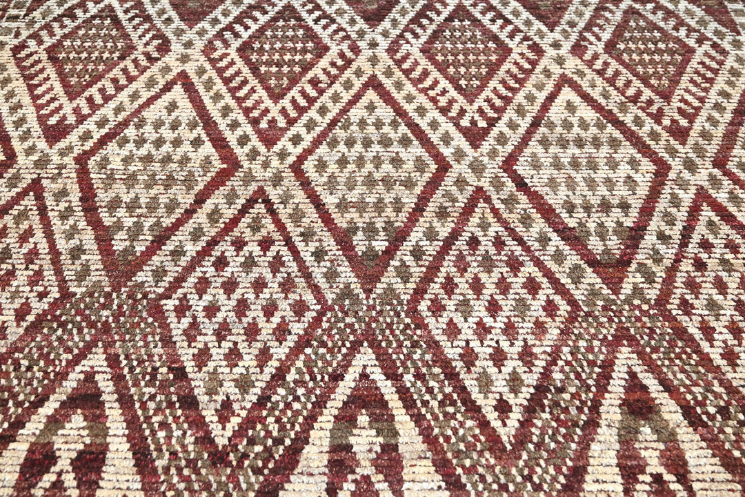 brown Large rug 6' 9" x 9' 6"