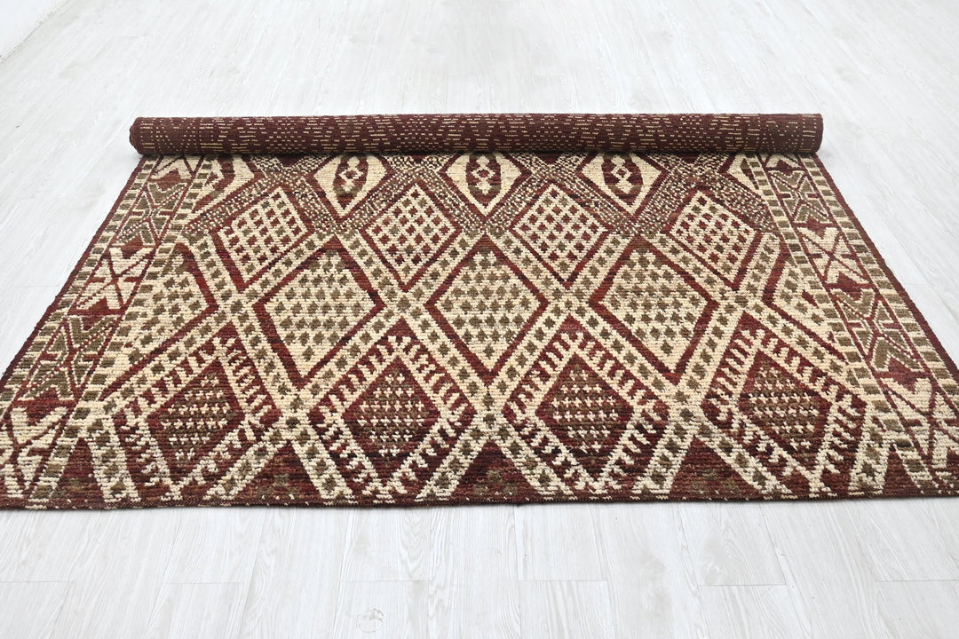 brown Large rug 6' 9" x 9' 6"
