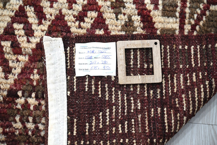 brown Large rug 6' 9" x 9' 6"