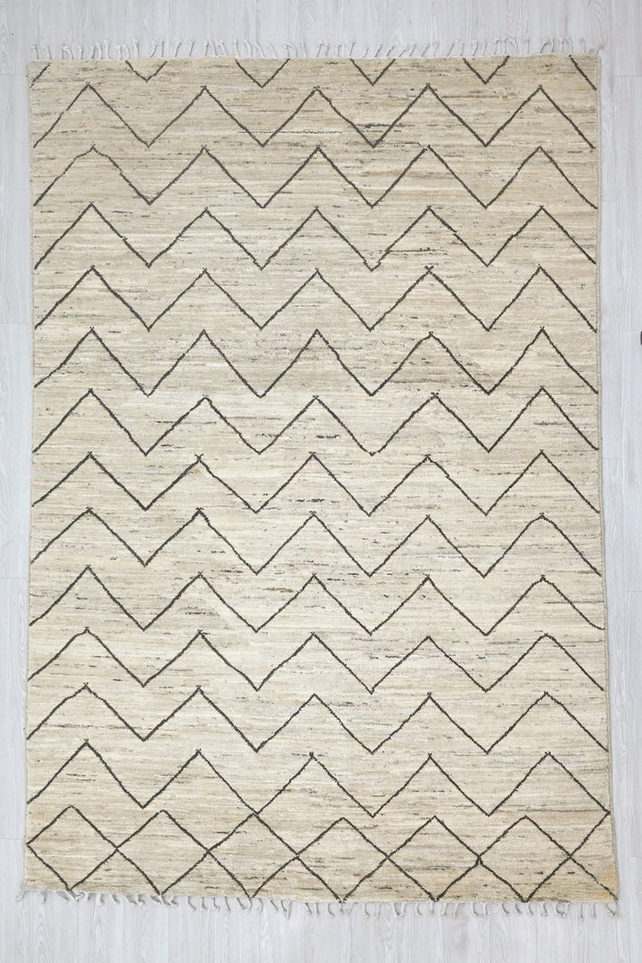 white Large rug 6' 4" x 9' 10"