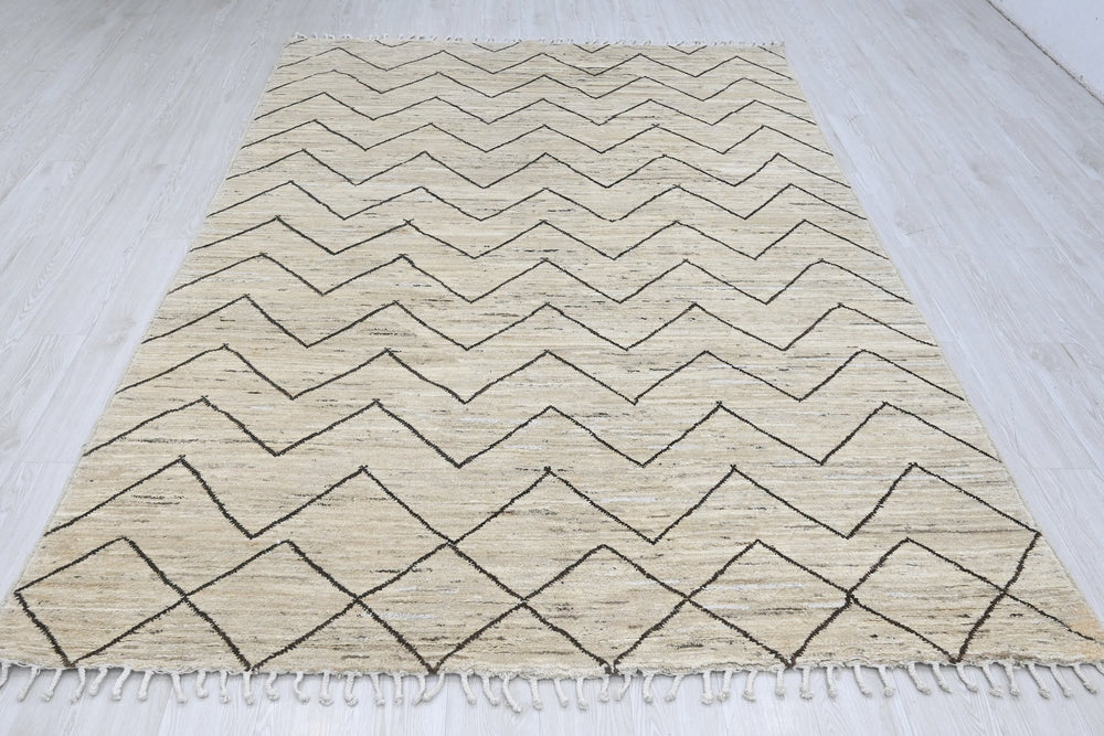 white Large rug 6' 4" x 9' 10"
