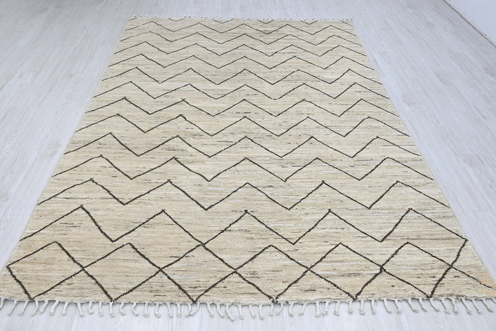 white Large rug 6' 4" x 9' 10"