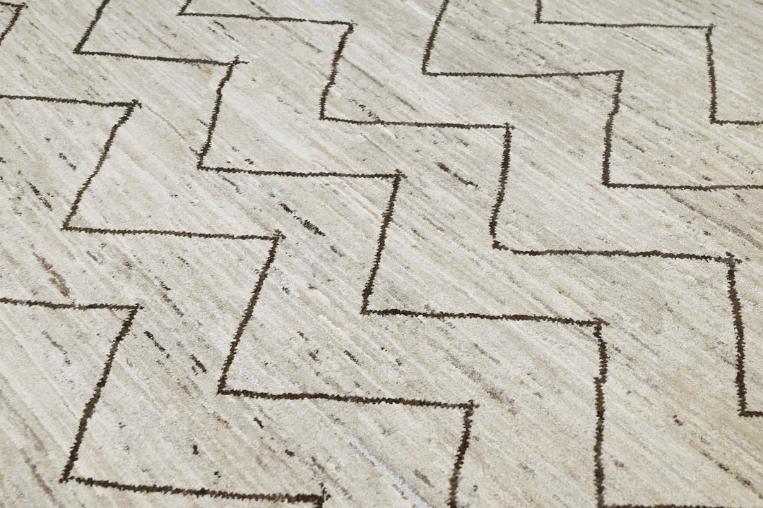 white Large rug 6' 4" x 9' 10"