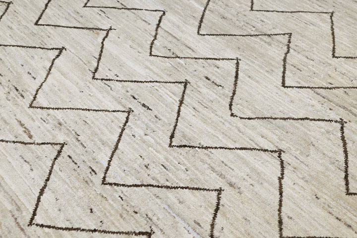 white Large rug 6' 4" x 9' 10"