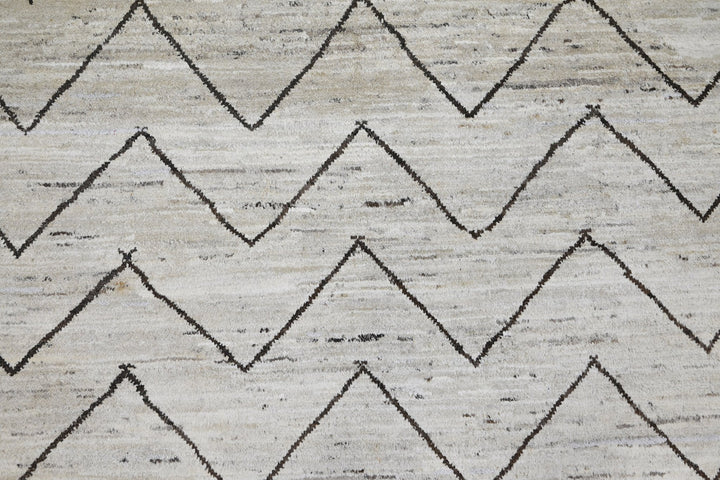 white Large rug 6' 4" x 9' 10"