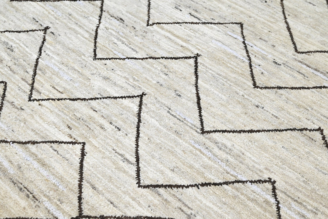 white Large rug 6' 4" x 9' 10"