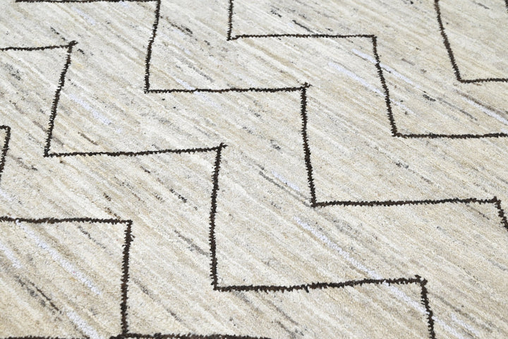 white Large rug 6' 4" x 9' 10"
