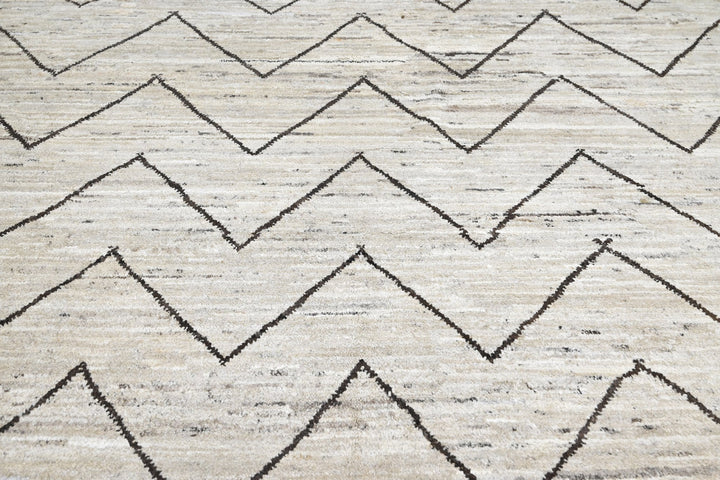 white Large rug 6' 4" x 9' 10"