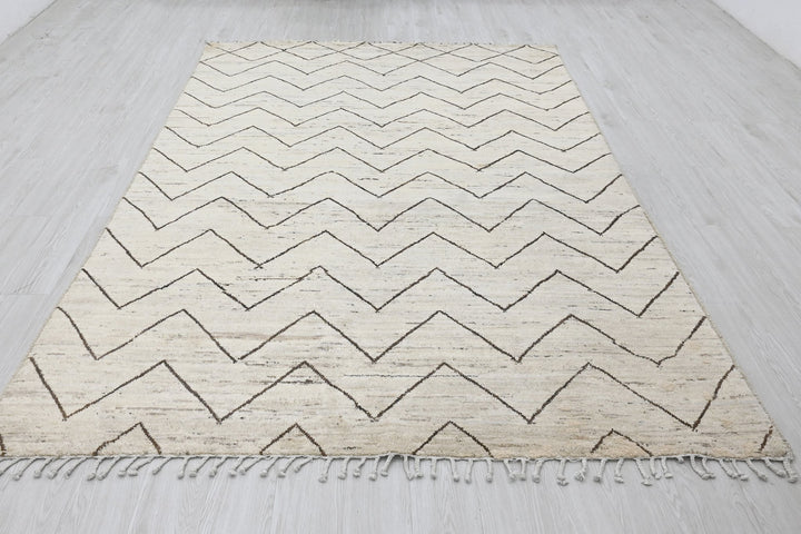 white Large rug 6' 4" x 9' 10"