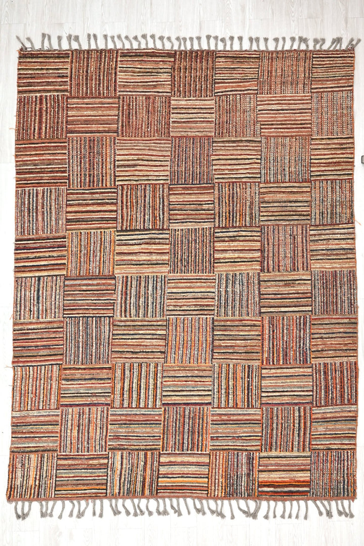 brown Large rug 6' 7" x 9' 3"