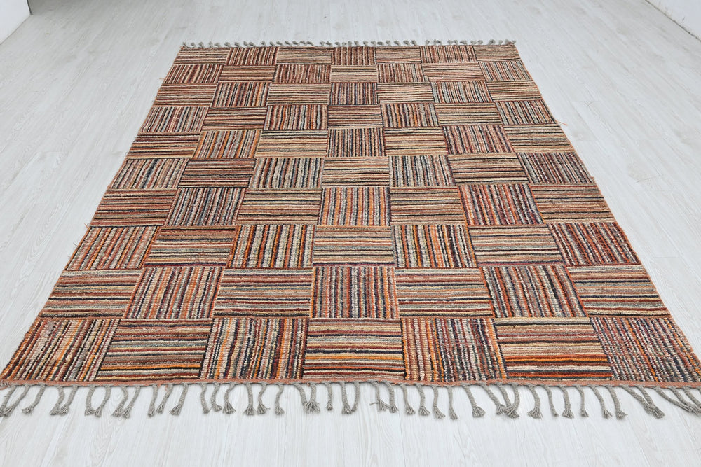 brown Large rug 6' 7" x 9' 3"