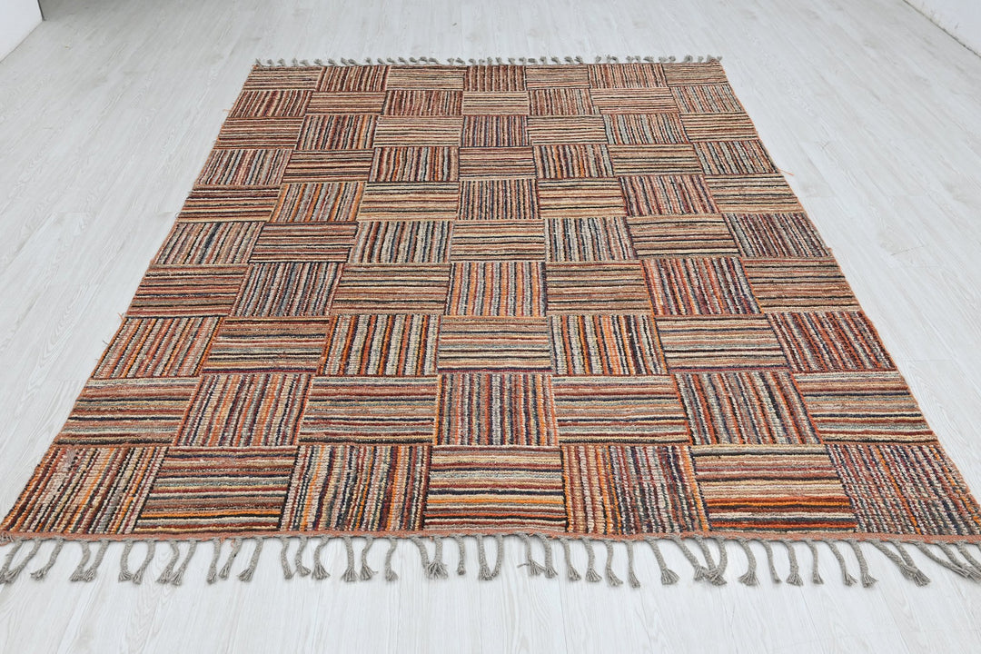brown Large rug 6' 7" x 9' 3"