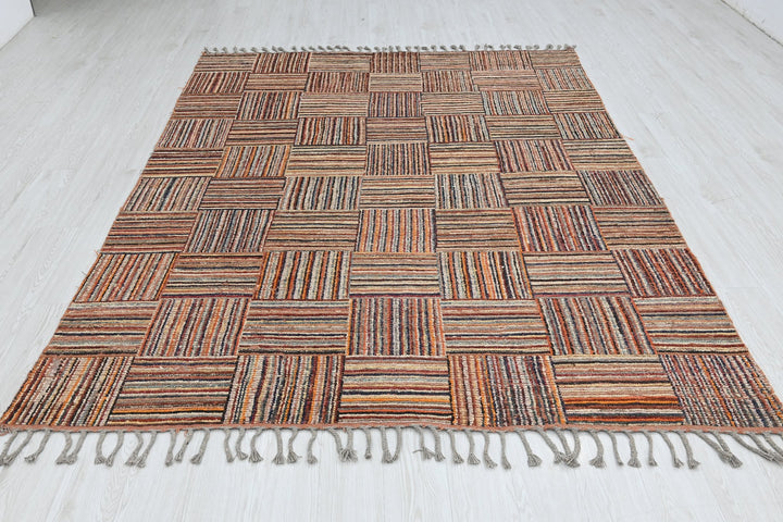 brown Large rug 6' 7" x 9' 3"