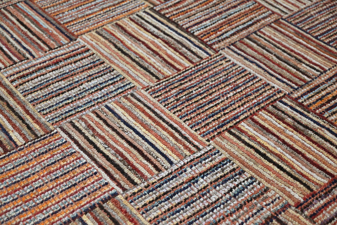brown Large rug 6' 7" x 9' 3"