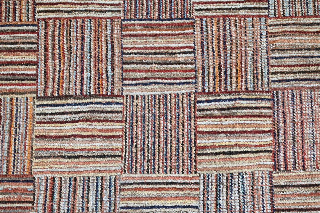 brown Large rug 6' 7" x 9' 3"