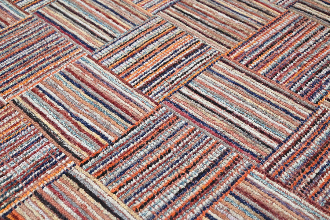 brown Large rug 6' 7" x 9' 3"