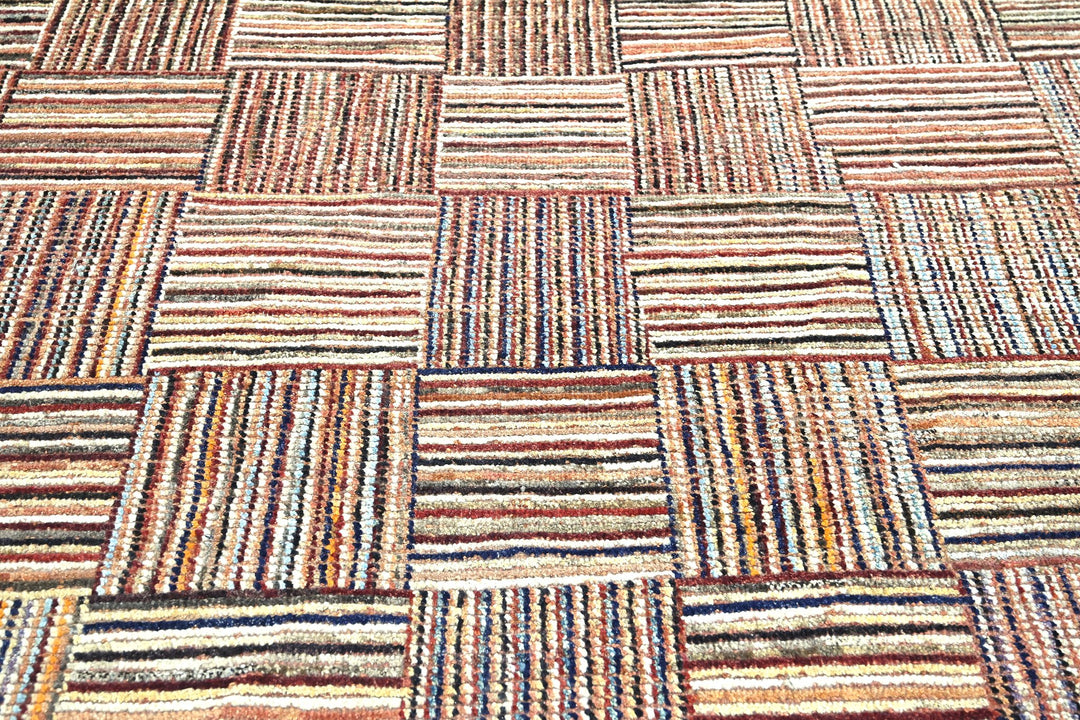 brown Large rug 6' 7" x 9' 3"