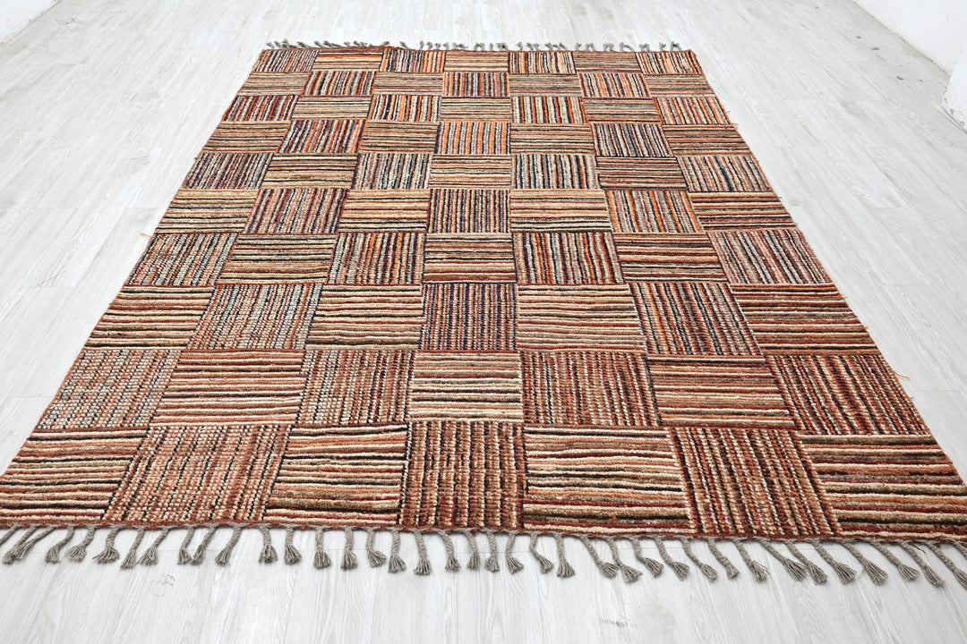 brown Large rug 6' 7" x 9' 3"