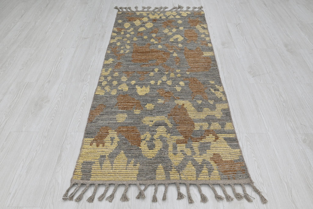 gray Accent rug 2' 7" x 6' 5"