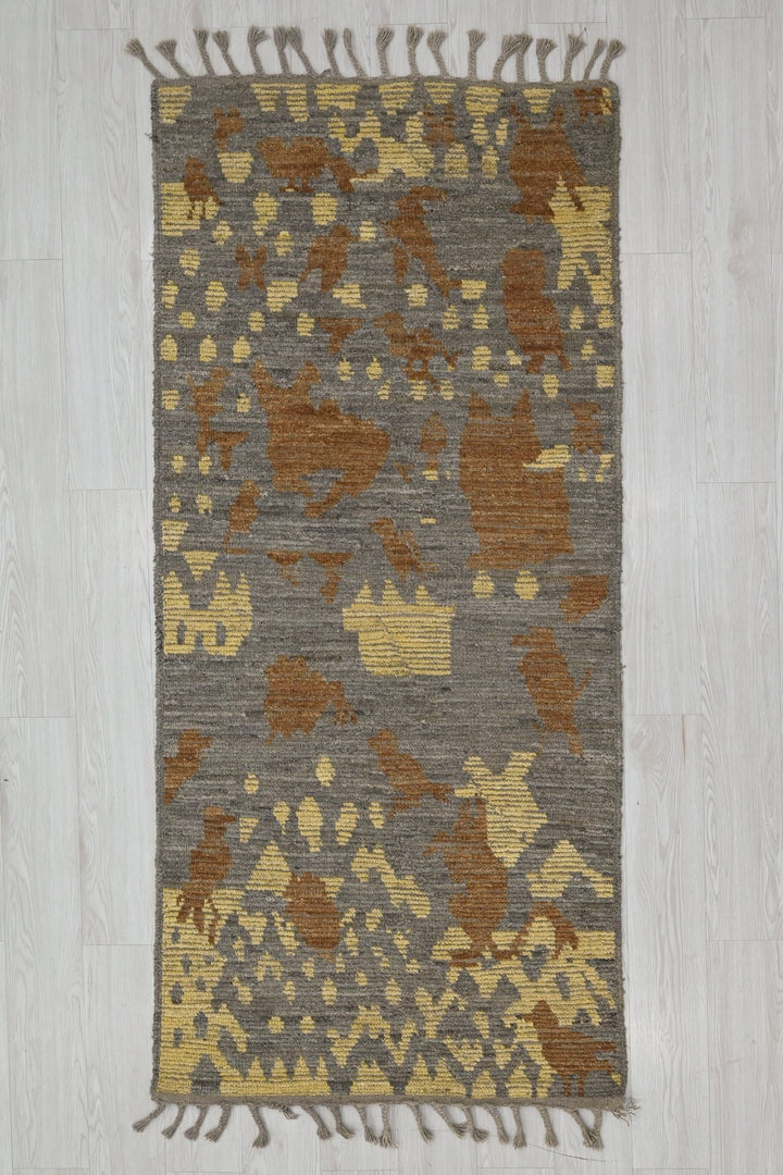 gray Medium rug 3' 0" x 6' 8"