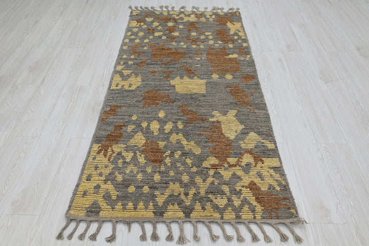 gray Medium rug 3' 0" x 6' 8"