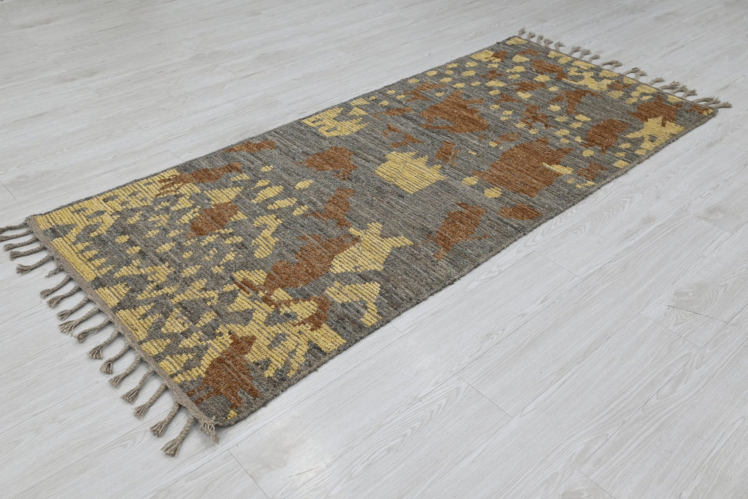gray Medium rug 3' 0" x 6' 8"