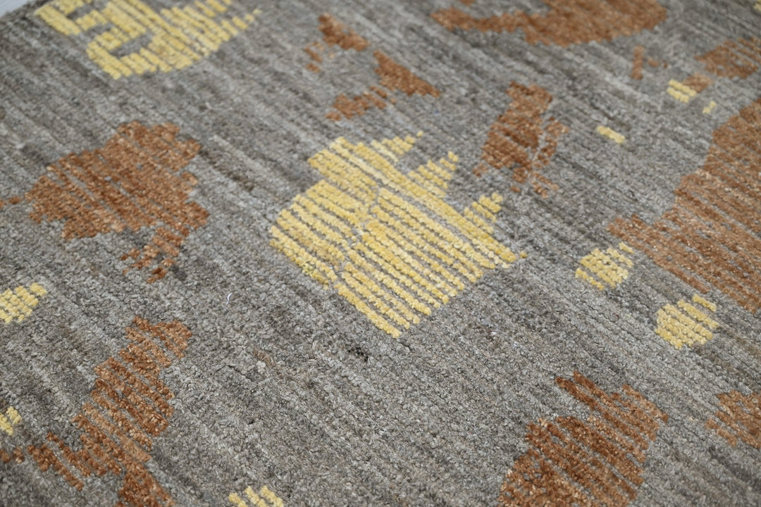 gray Medium rug 3' 0" x 6' 8"