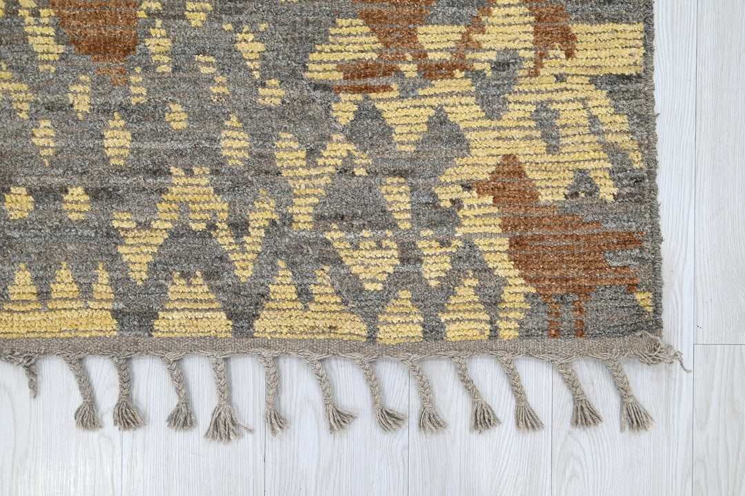 gray Medium rug 3' 0" x 6' 8"