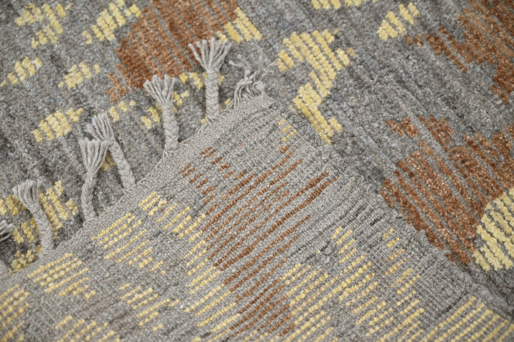 gray Medium rug 3' 0" x 6' 8"