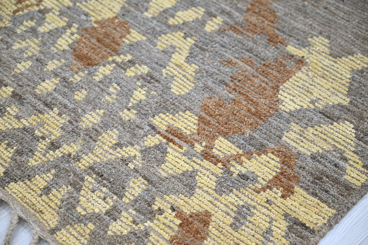 gray Medium rug 3' 0" x 6' 8"