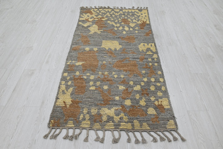 gray Medium rug 3' 0" x 6' 8"
